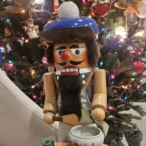 Vintage Steinbach Volkskunst Pottery Maker Nutcracker.Made in Germany.